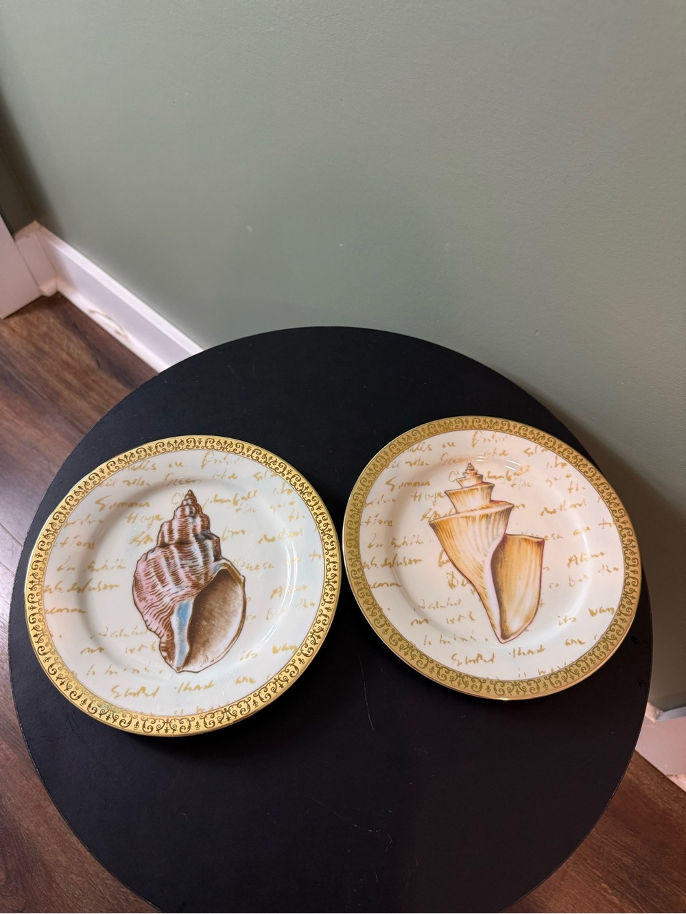 Set of 2 Decorative Seashell Accent Plates with Gold Trim